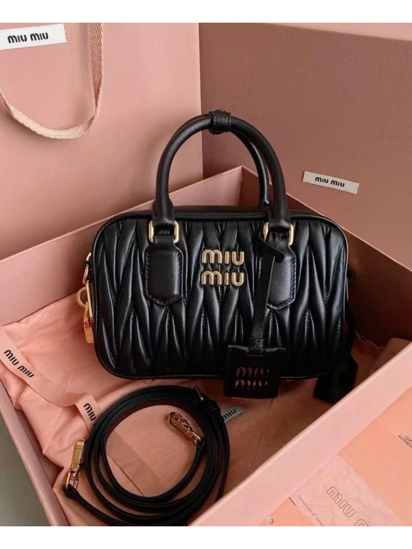 Miu Miu Çanta Nakışlı Deri