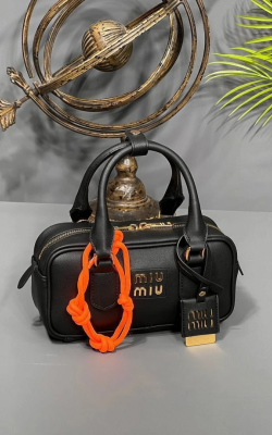 Miu Miu Düz Deri Çanta