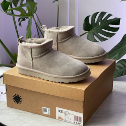 UGG Bej Mini