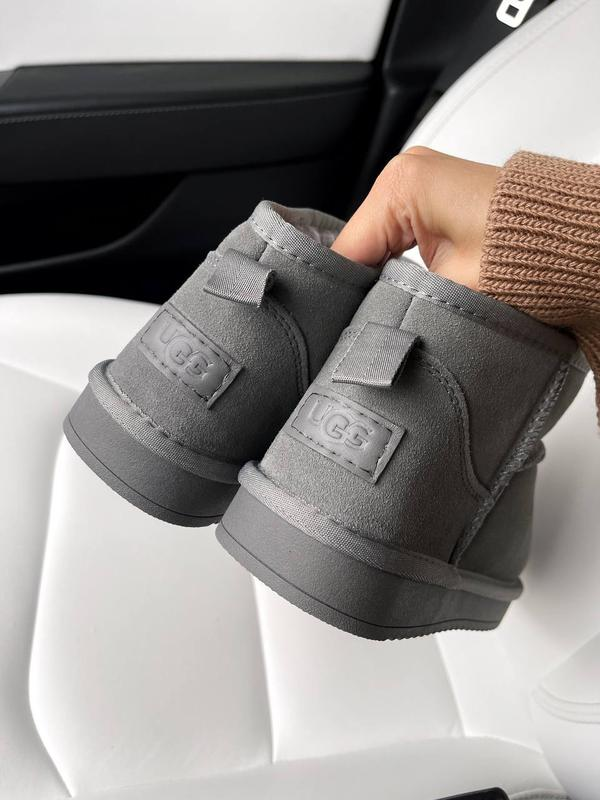UGG Gri Mini