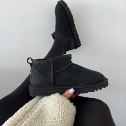 UGG Siyah Mini