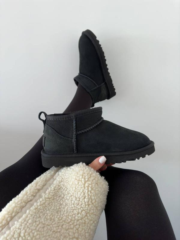 UGG Siyah Mini