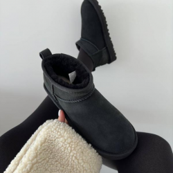 UGG Siyah Mini