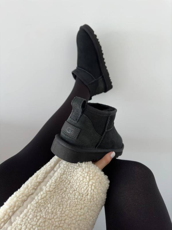 UGG Siyah Mini