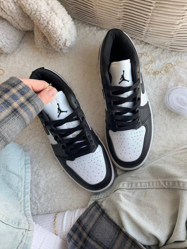 Nike Air Jordan Low Panda