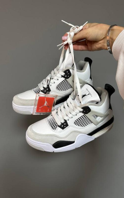 Nike Air Jordan Retro-4