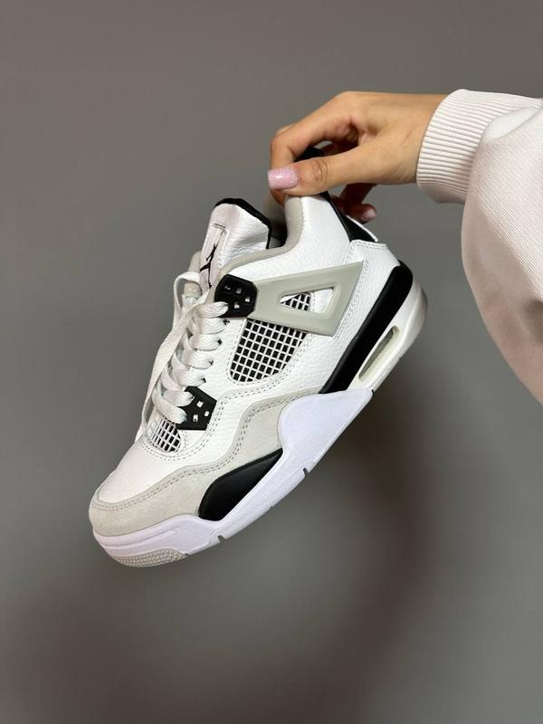 Nike Air Jordan Retro-4