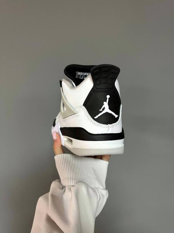 Nike Air Jordan Retro-4