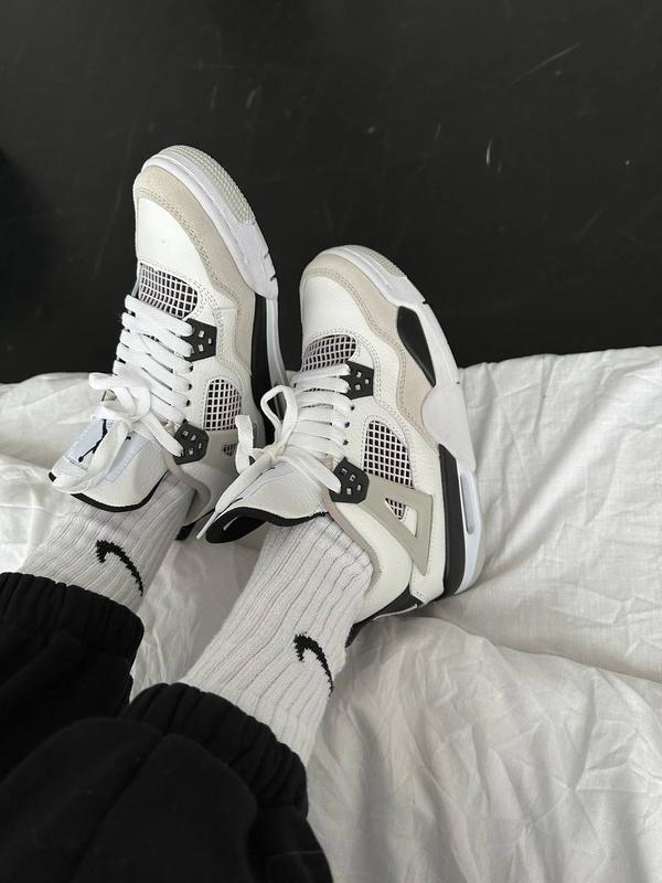 Nike Air Jordan Retro-4