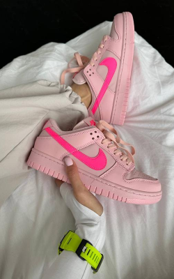 Nike Dunk Low Triple Pink